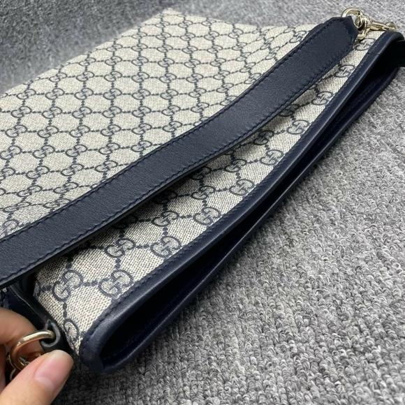 100% Authentic Gucci Leather Messenger Crossbody 450-102024 - Picture 6 of 16